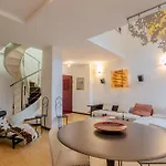 شقة Isola Oasis - Loft With Garden & Free Private Garage ميلان