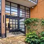 Isola Oasis - Loft With Garden & Free Private Garage شقة *