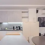 شقة Isola Oasis - Loft With Garden & Free Private Garage *