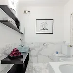 Isola Oasis - Loft With Garden & Free Private Garage شقة