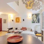 Isola Oasis - Loft With Garden & Free Private Garage شقة