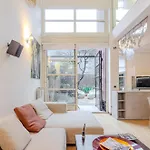 شقة Isola Oasis - Loft With Garden & Free Private Garage *