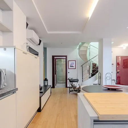 Isola Oasis - Loft With Garden & Free Private Garage * Milan